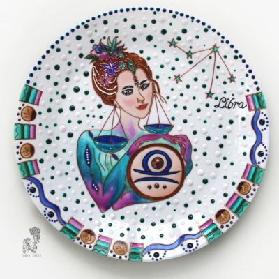 Декоративная тарелка на стену весы