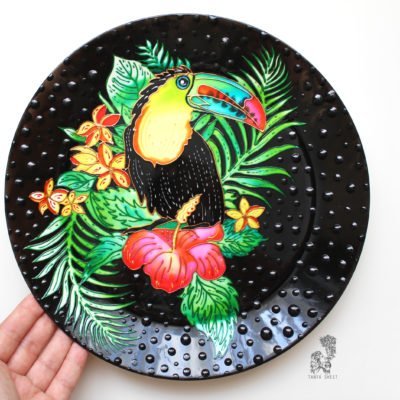 декоративная тарелка тукан в тропическом лесу
