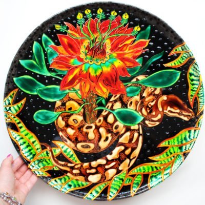 «Питон и экзотический цветок» — большая декоративная тарелка на стену