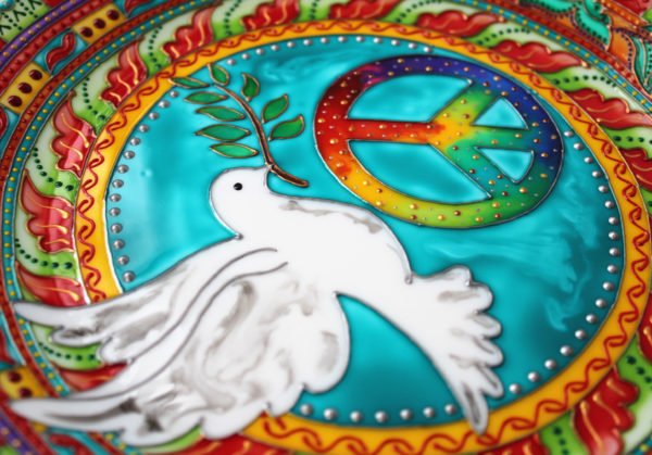 тарелка голубь символ мира и любви