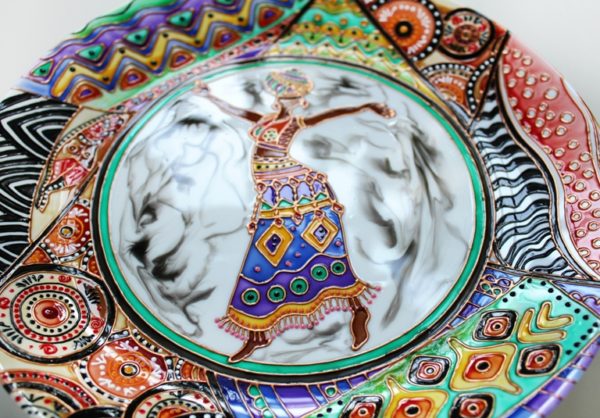 Африканский танец - Солистка декоративная тарелка на стену